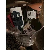 由依
