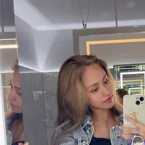ニナ