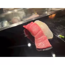 由依