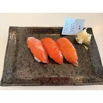 足立 はな