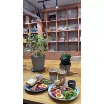 佐野 エマ