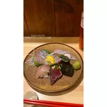 由依