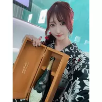 美波 ななみ