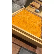 由依