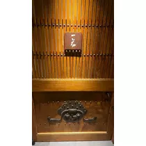 由依
