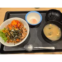 エミ （スタッフ）