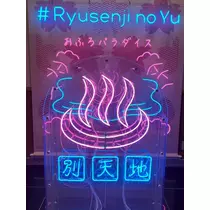きぃ