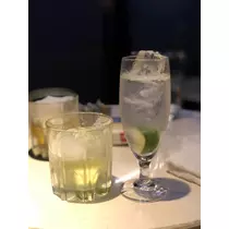華