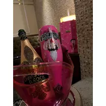 由依