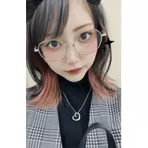 黒服みい