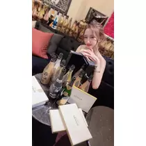 由依