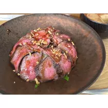 愛羽 仁美