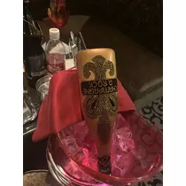 由依