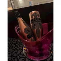 由依
