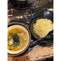 佐野 エマ