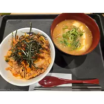 エミ （スタッフ）