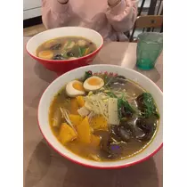とも
