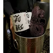 由依