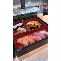 ティラノまな