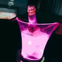愛羽 仁美