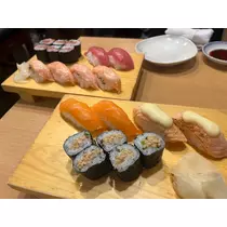 ティラノまな