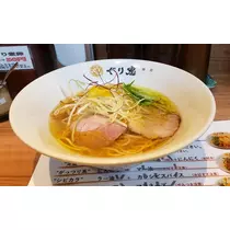 エミ （スタッフ）