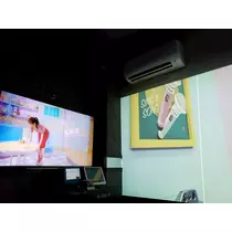エミ （スタッフ）