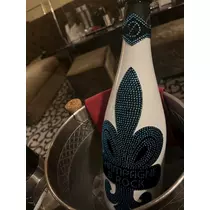 由依