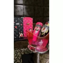 由依