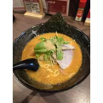 エミ (スタッフ)