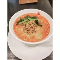 エミ （スタッフ）