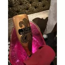 由依