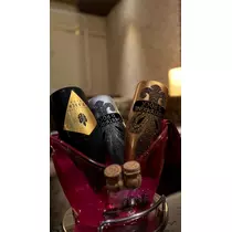 由依