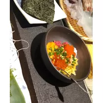華