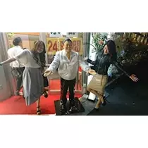 みな