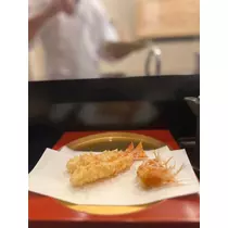由依