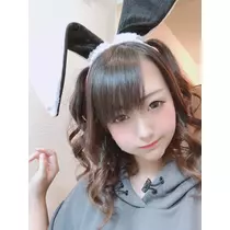 黒服みい