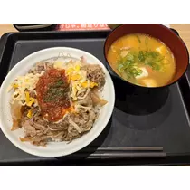 エミ （スタッフ）