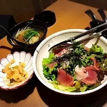 愛羽 仁美