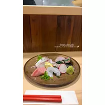 由依