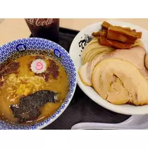マユ