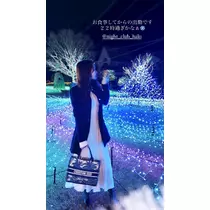 由依