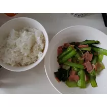 エミ （スタッフ）