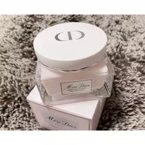 愛羽 仁美