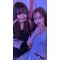 由依