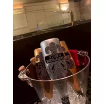 由依