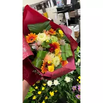 由依
