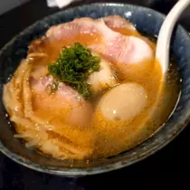 あいな