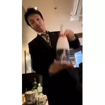 朔間 まりな