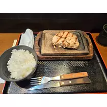 エミ （スタッフ）